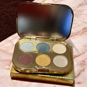 MAC COSMETICS TREASURED EYE SHADOW PALLETTE - Limited Edition